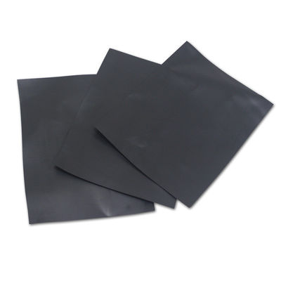 Géomembrane HDPE à surface lisse pour la construction de lacs et tunnels de décharges 50m-200m Résistant aux produits chimiques