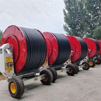 Système d'irrigation à rouleaux de tuyaux pour une distribution d'eau précise