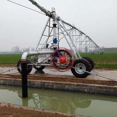 2024 Vendeur à chaud Automatique de l'irrigation de ferme linéaire latérale pour jardin deux et quatre roues économisant de l'eau de surveillance à distance