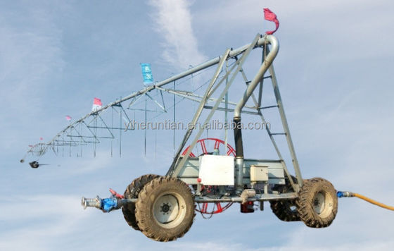 2024 Vendeur leader Système d'irrigation agricole linéaire latéral automatique pour jardin à deux/quatre roues avec matériau métallique