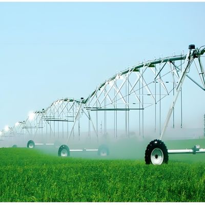 Économie d'énergie et rigidité élevée Système d'irrigation pivoté central agricole pour les exploitations agricoles de 1 à 100 hectares Remorquage latéral mobile