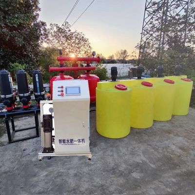 Machine d'intégration intelligente d'eau et d'engrais personnalisée pour le système d'irrigation par goutte à goutte en plastique dans l'agriculture moderne