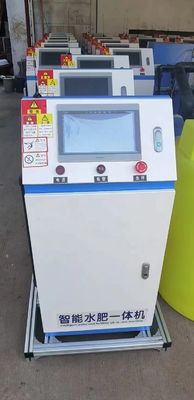 Machine d'intégration intelligente d'eau et d'engrais personnalisée pour le système d'irrigation par goutte à goutte en plastique dans l'agriculture moderne