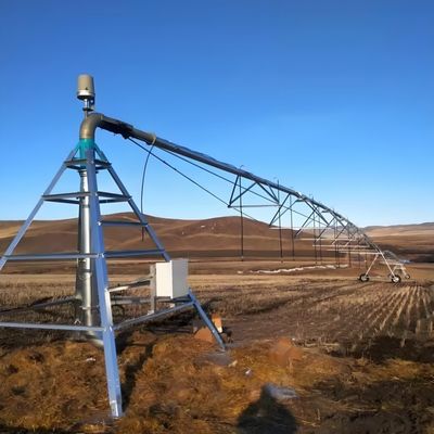Système d'irrigation à pivot central pour l'agriculture des métaux Irrigateur à pulvérisation axiale latérale solaire ou mobile pour grandes exploitations