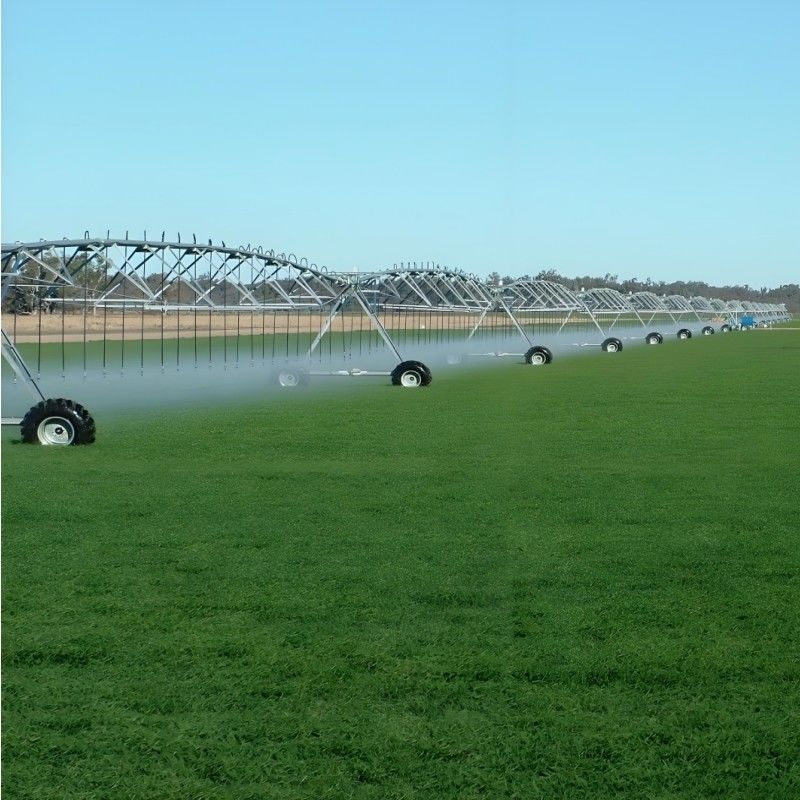 Économie d'énergie et rigidité élevée Système d'irrigation pivoté central agricole pour les exploitations agricoles de 1 à 100 hectares Remorquage latéral mobile