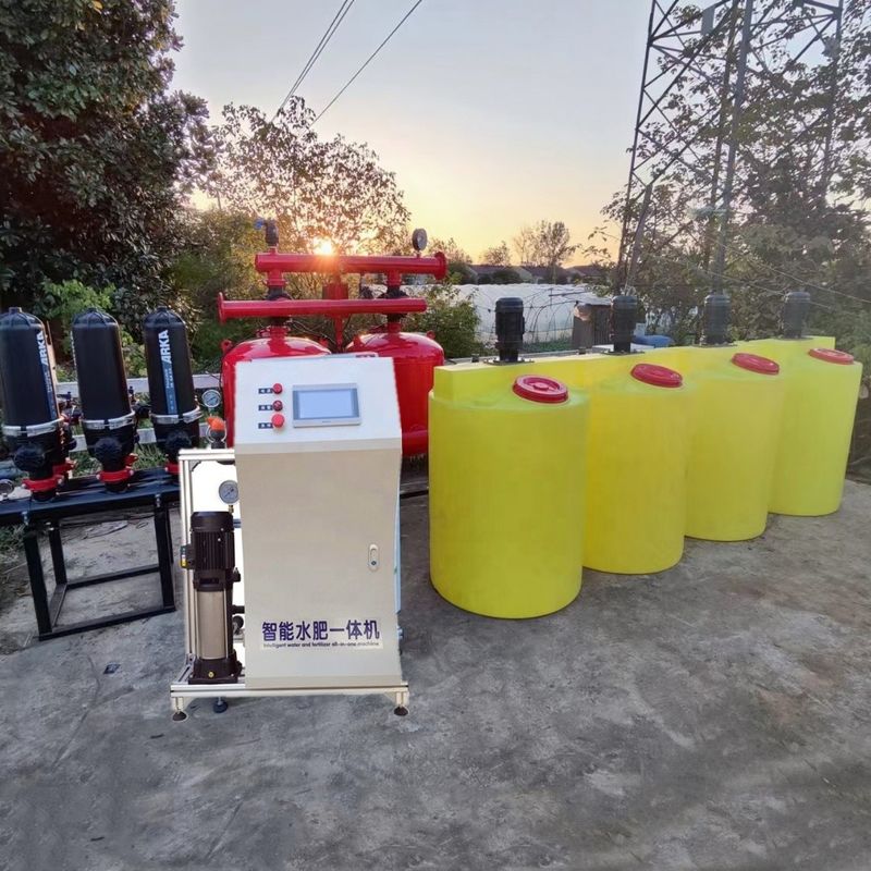 Machine d'intégration intelligente d'eau et d'engrais personnalisée pour le système d'irrigation par goutte à goutte en plastique dans l'agriculture moderne
