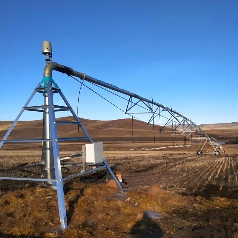 Système d'irrigation à pivot central pour l'agriculture des métaux Irrigateur à pulvérisation axiale latérale solaire ou mobile pour grandes exploitations